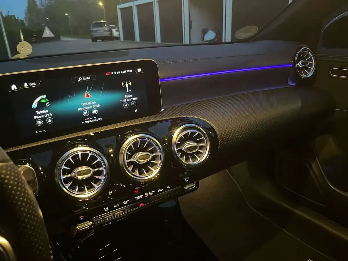 Gebraucht Mercedes CLA200 AMG line 163 PS (119 kW) 2020 Schwarz Coupé