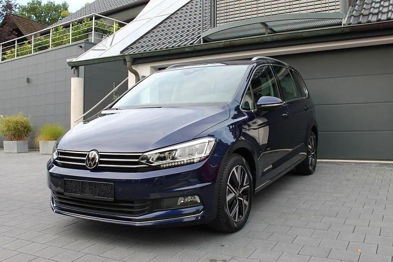 Blau Gebraucht 2020 VW Touran Highline Van / Kleinbus | 27.900 € (Fairer Preis) - Bild 1/4