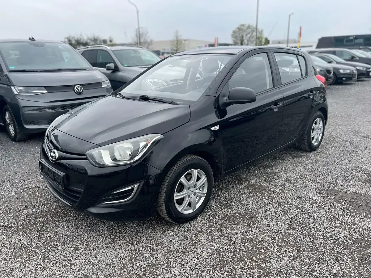 Gebraucht Hyundai i20 Classic 86 PS (63 kW) 2015 Schwarz Kleinwagen