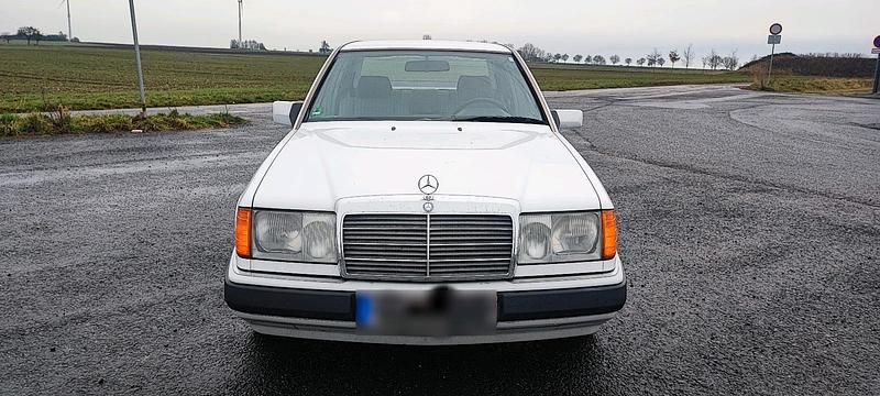 Gebraucht Mercedes E200 105 PS (77 kW) 1989 Weiß Limousine