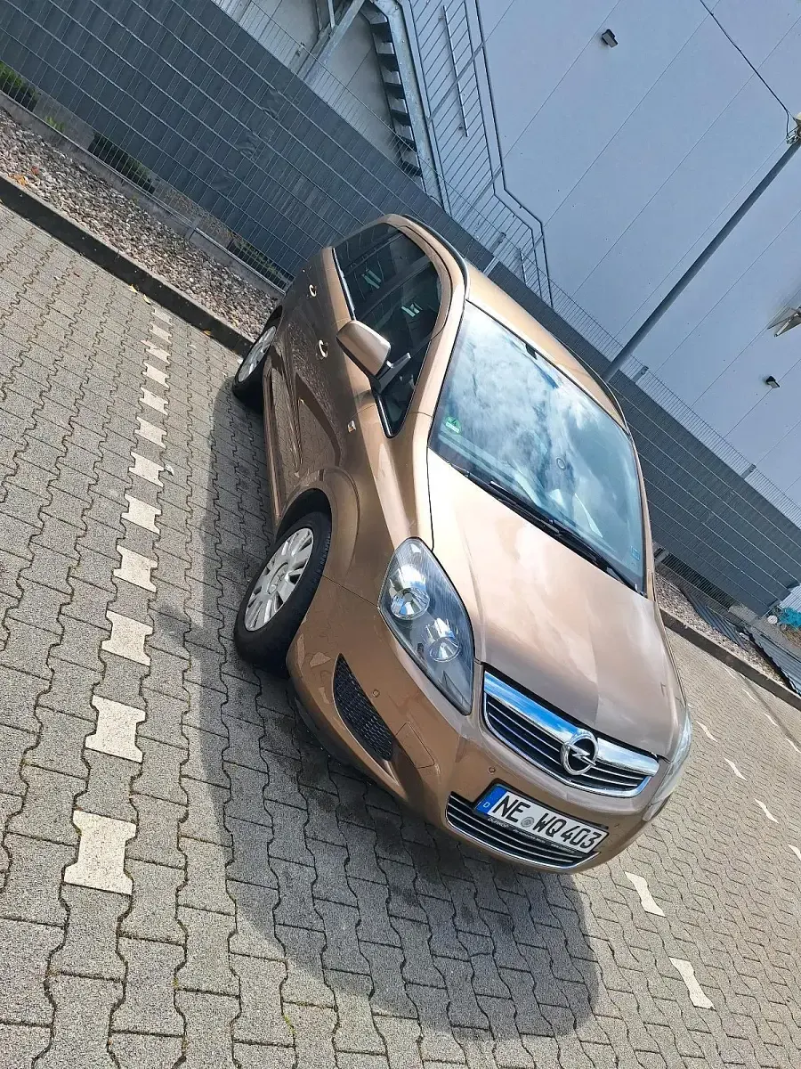 Gebraucht Opel Zafira 115 PS (84 kW) 2012 Gold Van / Kleinbus
