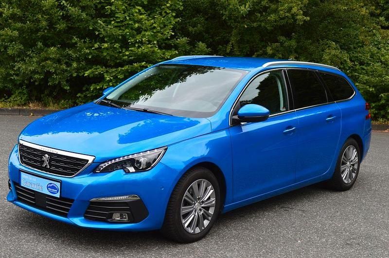 Gebraucht Peugeot 308 SW Allure 131 PS (96 kW) 2021 Blau Kombi