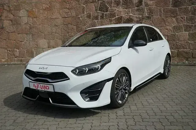 Gebraucht Kia Ceed 204 PS (150 kW) 2021 Deluxeweiss metallic (metallic) Kleinwagen
