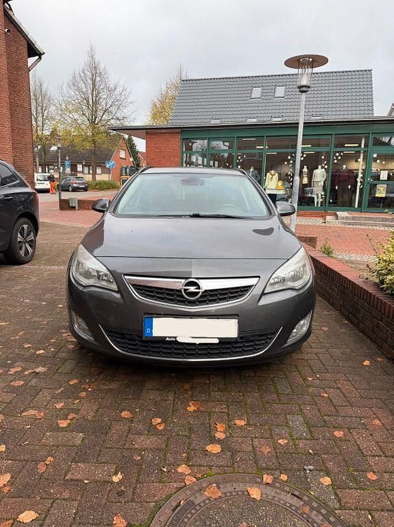 Schwarz Gebraucht 2012 Opel Astra Design Edition Kombi | 2.100 € (Superpreis) - Bild 1/4