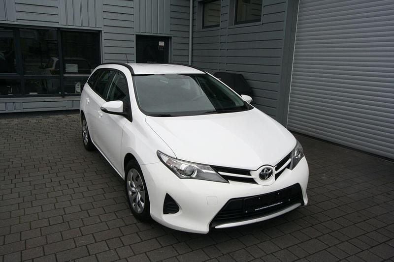 Weiß Gebraucht 2014 Toyota Auris Touring Sports Cool Kombi | 6.590 € (Guter Preis) - Bild 1/4
