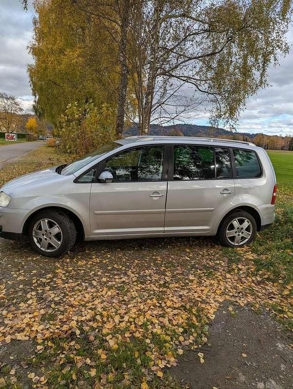 Silber Gebraucht 2005 VW Touran Highline Van / Kleinbus | 1.400 € (Guter Preis) - Bild 1/4