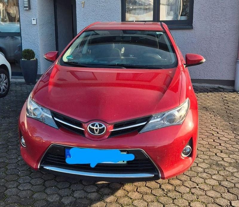 Gebraucht Toyota Auris Comfort 132 PS (97 kW) 2014 Rot Limousine