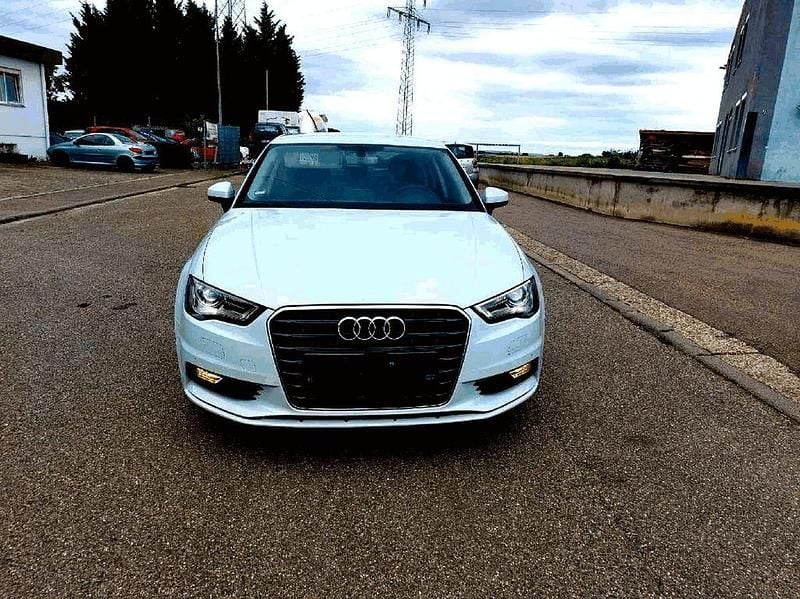 Gebraucht Audi A3 Attraction 110 PS (80 kW) 2016 Weiß Limousine