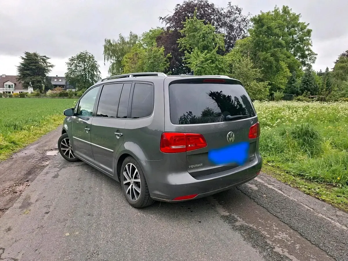 Gebraucht VW Touran 140 PS (102 kW) 2012 Grau Van / Kleinbus