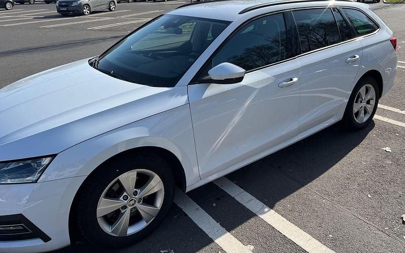 Gebraucht Skoda Octavia Active 116 PS (85 kW) 2021 Weiß Kombi