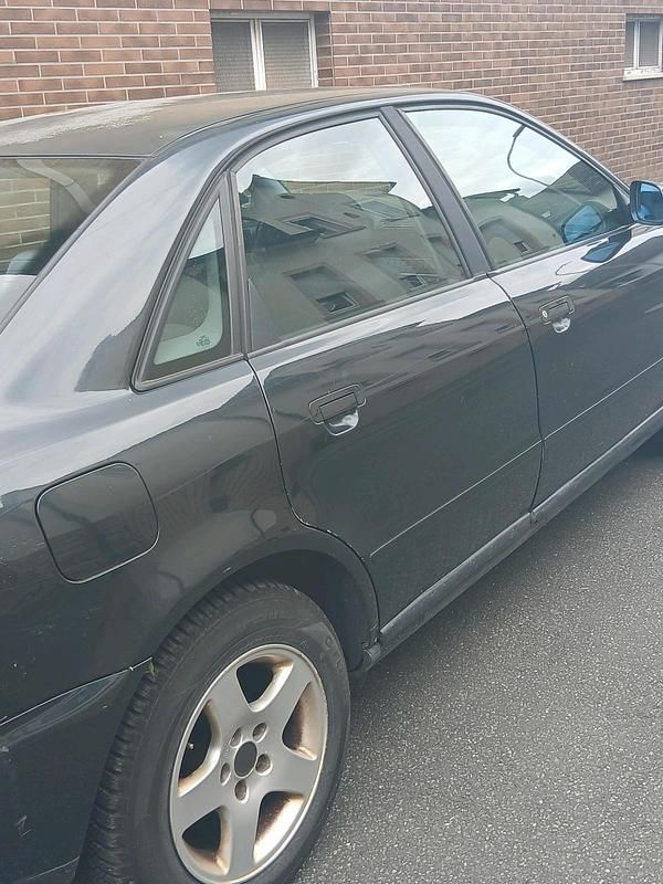 Gebraucht Audi A4 125 PS (91 kW) 1999 Schwarz Limousine