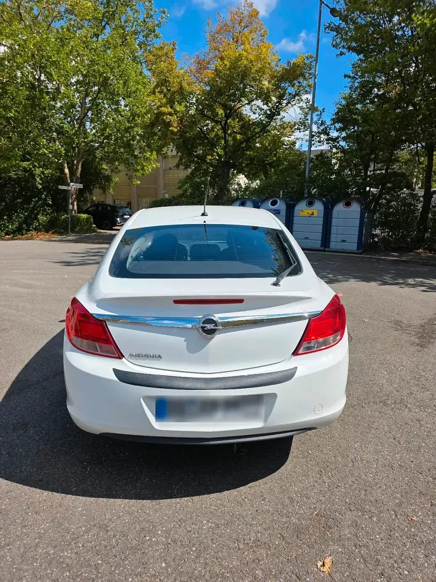 Gebraucht Opel Insignia 140 PS (102 kW) 2009 Weiß Limousine