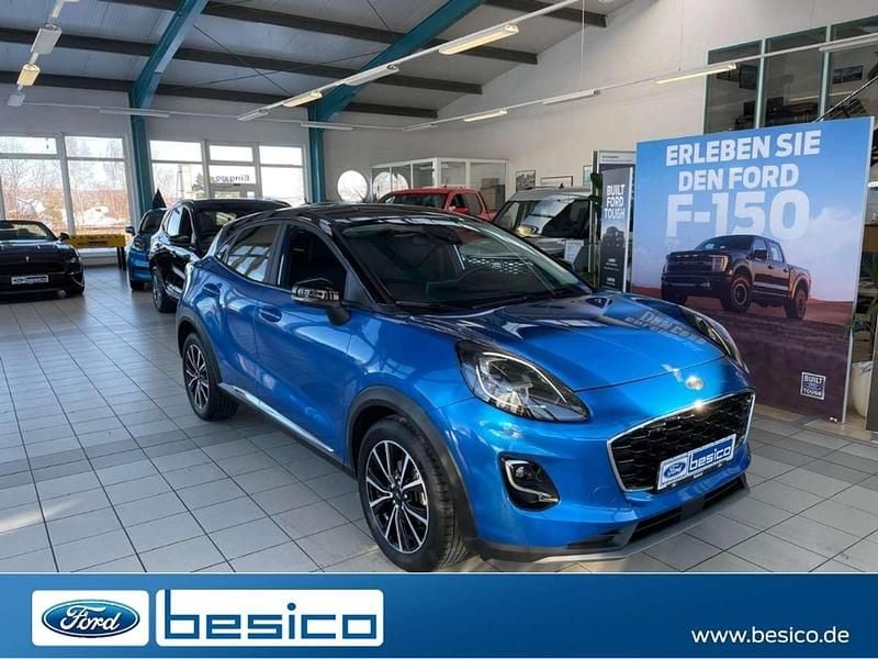 Dynamicblau metallic Gebraucht 2021 Ford Puma Titanium SUV | 15.450 € (Superpreis) - Bild 1/4