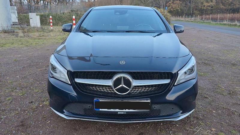 Blau Gebraucht 2018 Mercedes CLA220 Shooting Brake Kombi | 13.700 € (Superpreis) - Bild 1/4