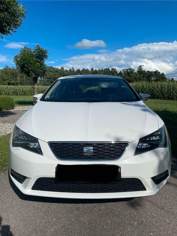 Weiß Gebraucht 2013 Seat Leon Limousine | 4.800 € (Guter Preis) - Bild 1/4