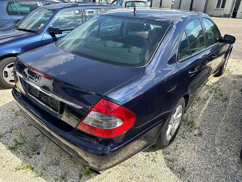 Gebraucht Mercedes E280 190 PS (139 kW) 2008 Tansanitblau  metalliclack Limousine