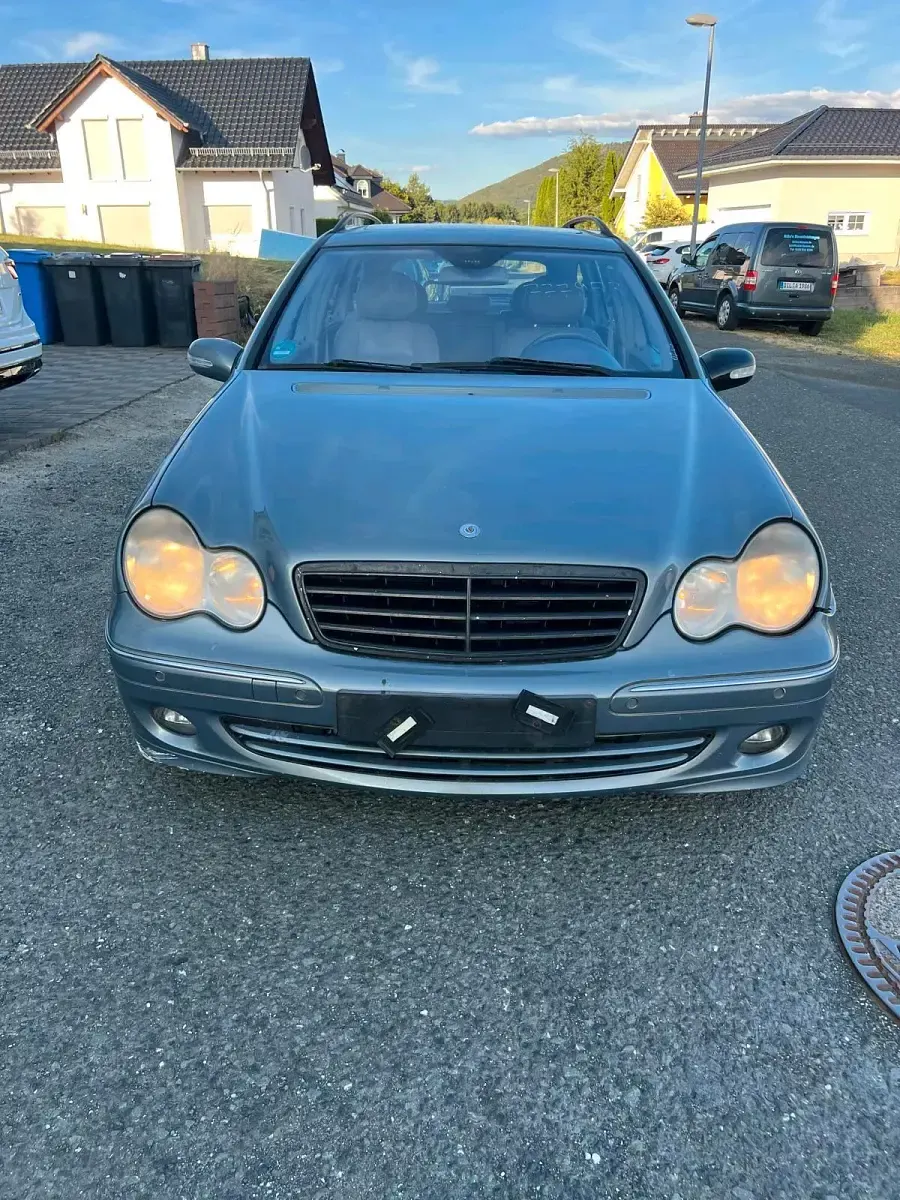 Gebraucht Mercedes C320 Avantgarde 224 PS (164 kW) 2005 Blau Kombi