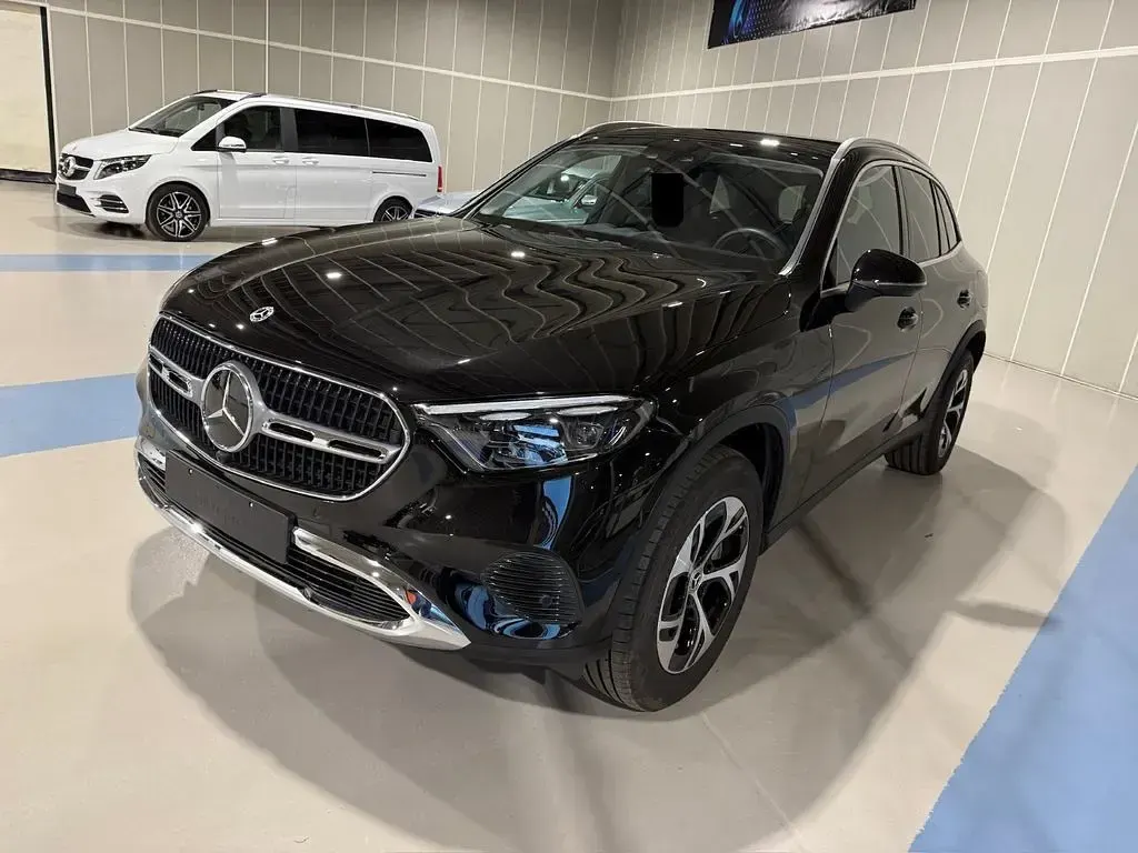 Gebraucht Mercedes GLC300e 313 PS (230 kW) 2023 Schwarz SUV