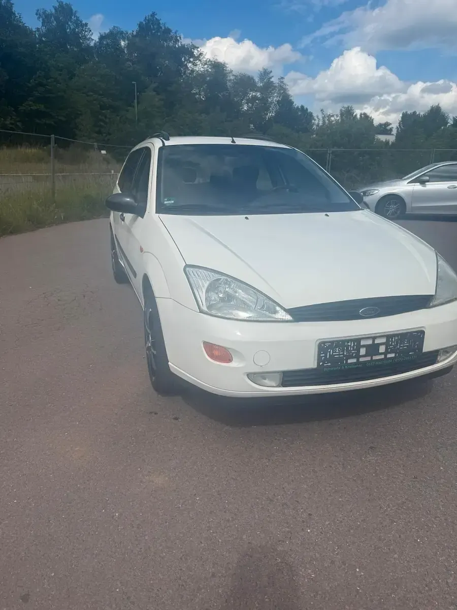 Gebraucht Ford Focus 101 PS (74 kW) 2000 Weiß Kombi