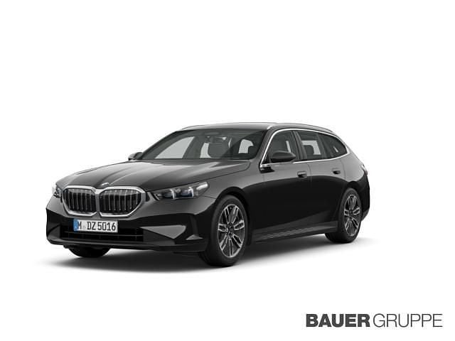 Schwarz Gebraucht 2024 BMW 520 M Sport Kombi | 56.775 € (Guter Preis) - Bild 1/4