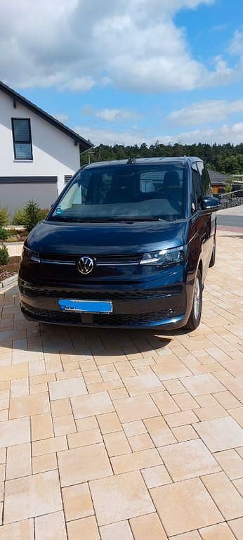 Blau Gebraucht 2022 VW T7 Life Van | 46.900 € (Guter Preis) - Bild 1/4