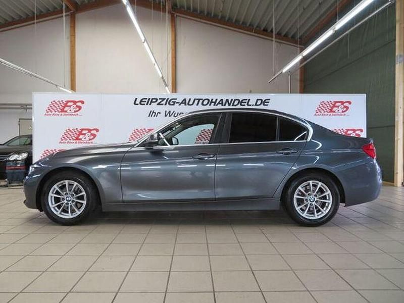Gebraucht BMW 318 Advantage 150 PS (110 kW) 2018 Grau Limousine
