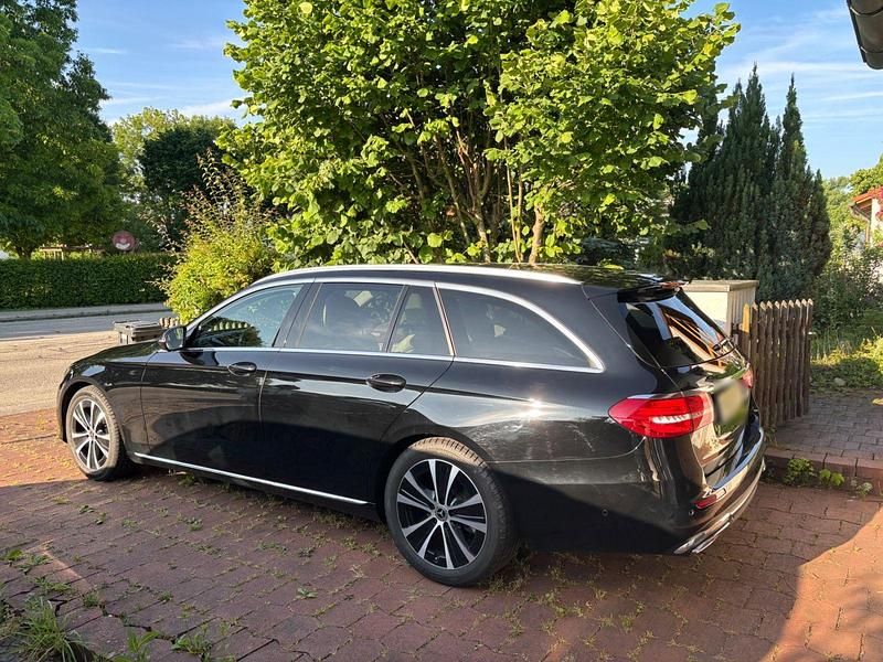 Gebraucht Mercedes E220 194 PS (142 kW) 2018 Schwarz Kombi
