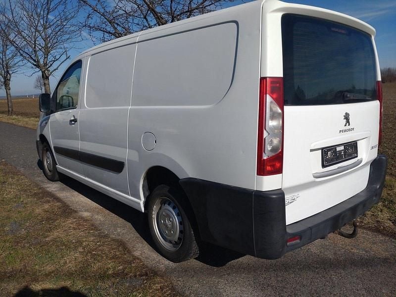 Gebraucht Peugeot Expert Avantage 128 PS (94 kW) 2015 Weiß Van