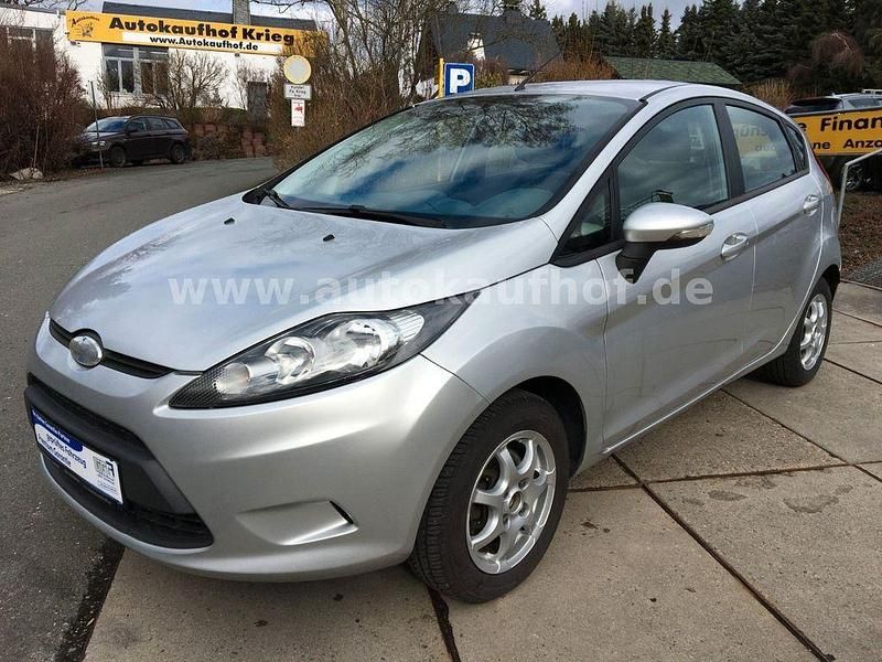 Gebraucht Ford Fiesta Trend 82 PS (60 kW) 2010 Silber Kleinwagen