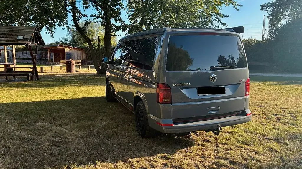 Gebraucht VW California Beach 150 PS (110 kW) 2020 Grau Van