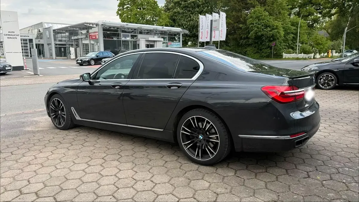 Gebraucht BMW 740 320 PS (235 kW) 2017 Limousine