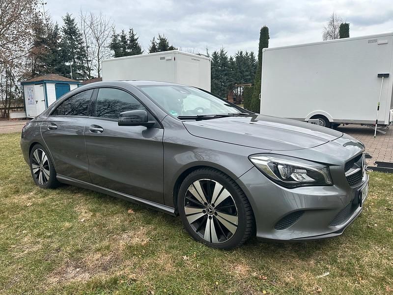 Gebraucht Mercedes CLA200 Urban 136 PS (100 kW) 2017 Grau Coupé