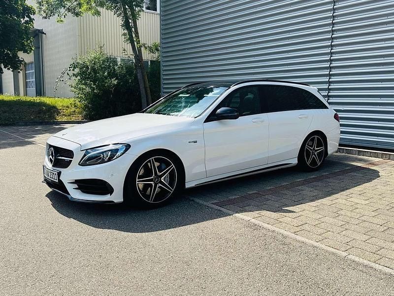 Weiß Gebraucht 2017 Mercedes C450 AMG AMG Kombi | 29.950 € (Teuer) - Bild 1/4