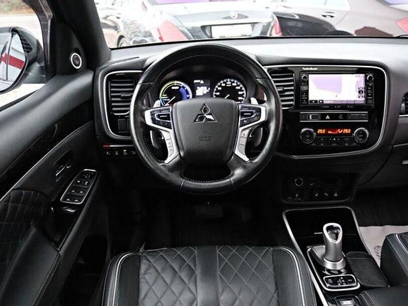 Gebraucht Mitsubishi Outlander 224 PS (164 kW) 2019 Pantherschwarz SUV