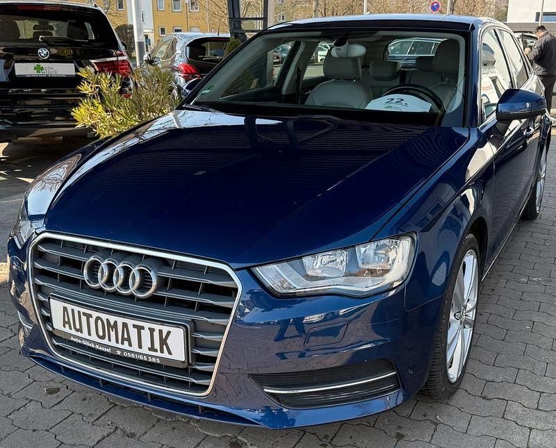 Używany Audi A3 Ambiente 140 KM (102 kW) 2014 Niebieski Sedan/Limuzyna