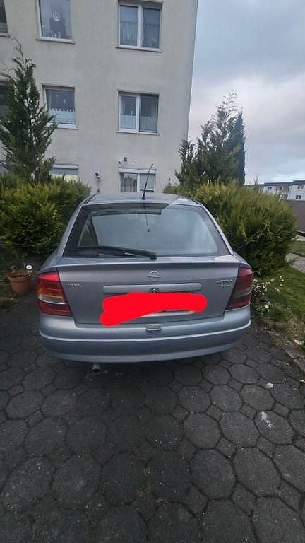 Gebraucht Opel Astra 101 PS (74 kW) 1999 Silber Limousine