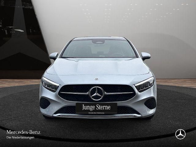 Silber Gebraucht 2024 Mercedes A200 Advanced Limousine | 30.890 € (Fairer Preis) - Bild 1/4