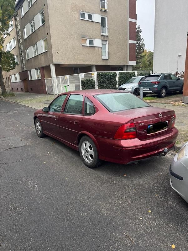 Rot Gebraucht 2000 Opel Vectra Limousine | 1.650 € (Fairer Preis) - Bild 1/4