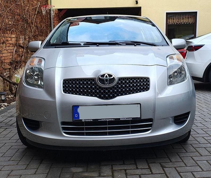Gebraucht Toyota Yaris Sol 87 PS (63 kW) 2007 Silber Kleinwagen