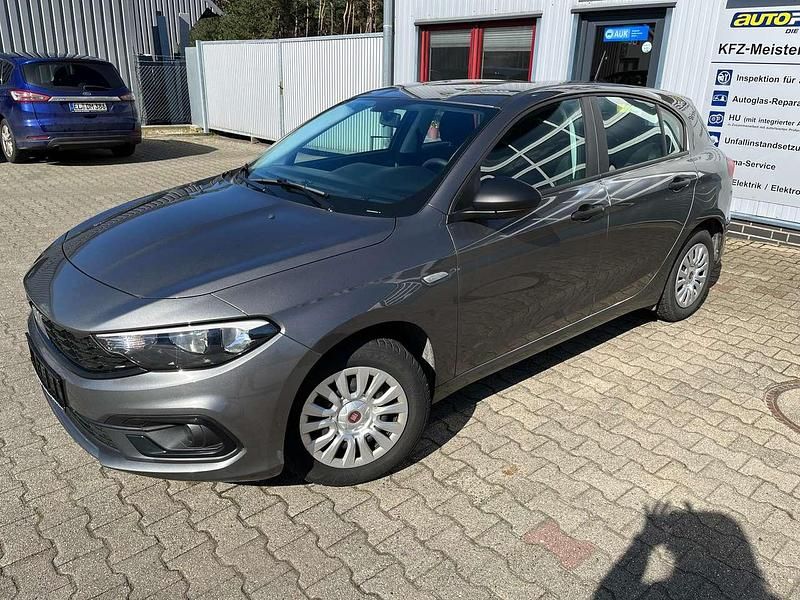 Gebraucht Fiat Tipo 95 PS (69 kW) 2021 Grau Kleinwagen