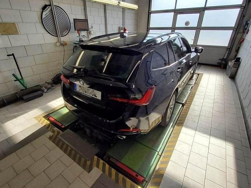 Gebraucht BMW 320 Shadowline 190 PS (139 kW) 2022 Schwarz Limousine