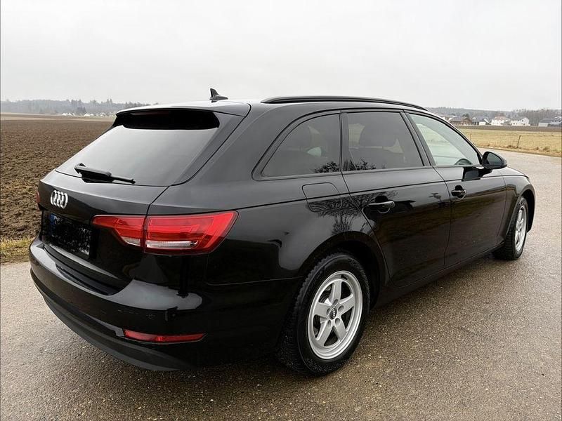 Gebraucht Audi A4 150 PS (110 kW) 2018 Schwarz Kombi