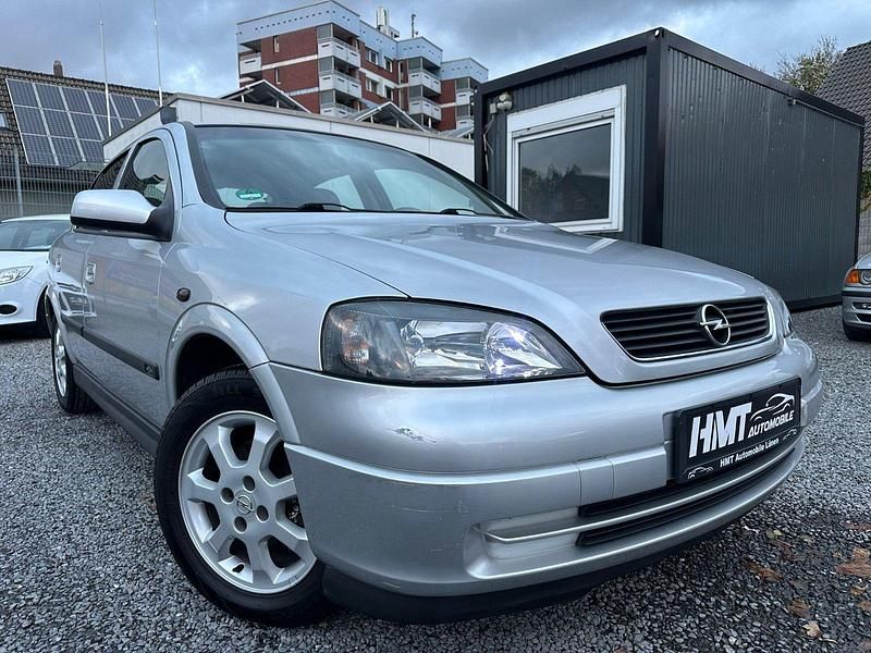 Grau Gebraucht 2002 Opel Astra Limousine | 2.399 € (Teuer) - Bild 1/4