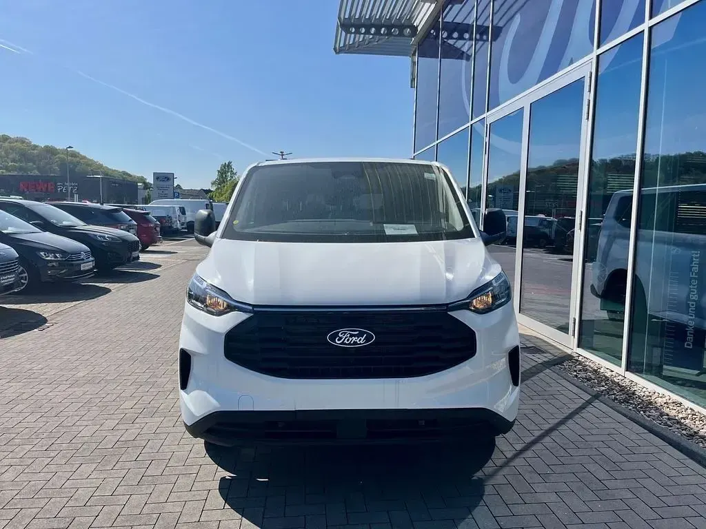 Nouă Ford Transit Custom 136 CP (100 kW) 2026 Alb Break