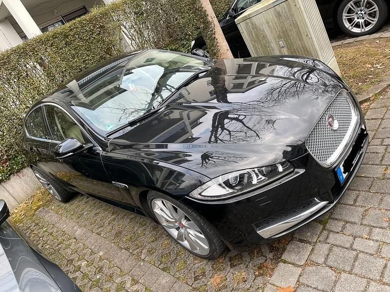 Schwarz Gebraucht 2015 Jaguar XF Limousine | 9.500 € (Superpreis) - Bild 1/4