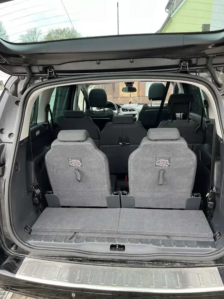 Gebraucht Peugeot 5008 Allure 163 PS (119 kW) 2015 Schwarz Van / Kleinbus