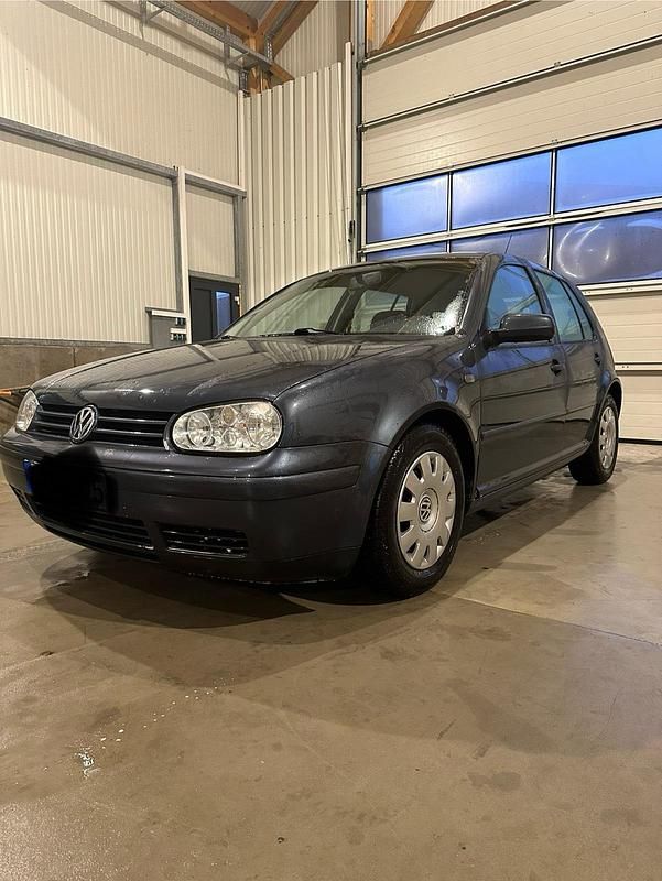 Grau Gebraucht 1998 VW Golf IV Limousine | 2.700 € - Bild 1/4