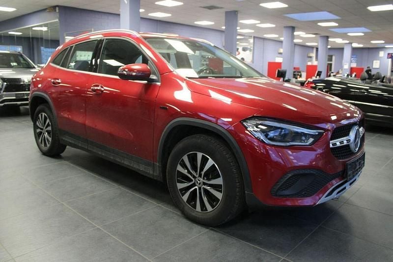 Rot Gebraucht 2020 Mercedes GLA250 Style SUV | 26.980 € (Superpreis) - Bild 1/4