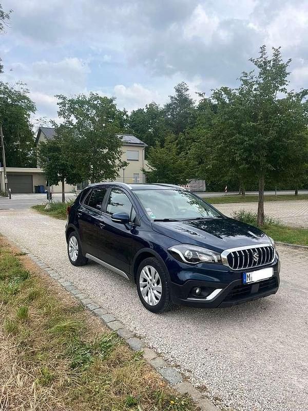 Blau Gebraucht 2017 Suzuki SX4 Limousine | 13.900 € (Etwas zu teuer) - Bild 1/4