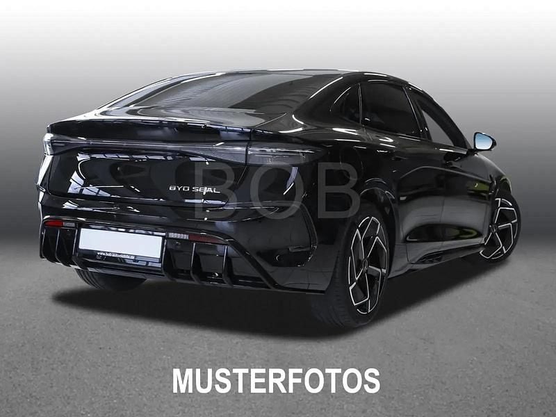 Neu BYD Seal Design 230 kW (313 PS) 2026 Grau Limousine